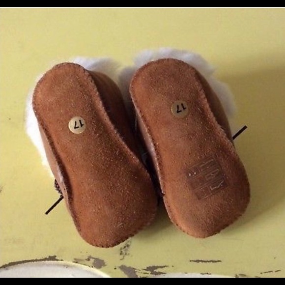 New brown lamb skin baby booties Mocs 3-6 months - Picture 6 of 7